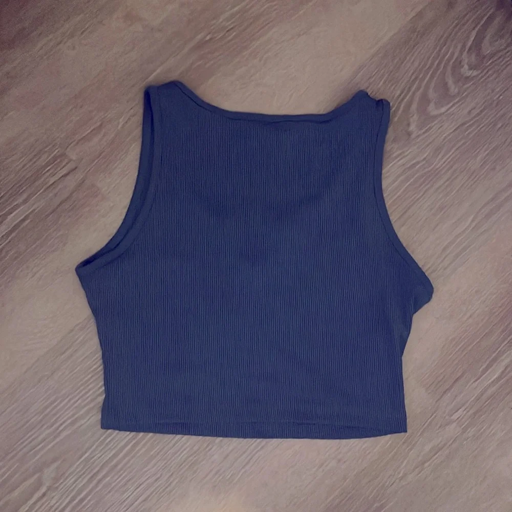 Blue crop top - Picture 2 of 3